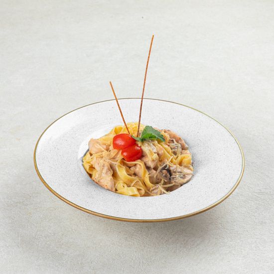 Паста Феттучини с курицей и грибами