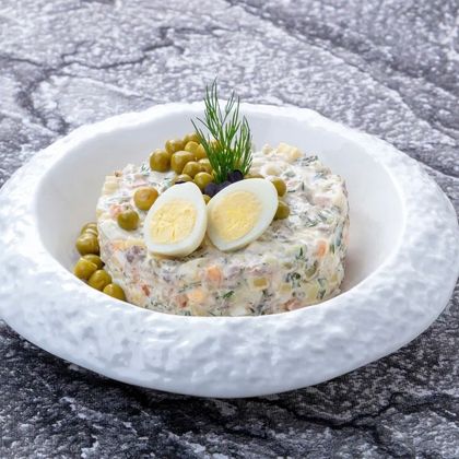Оливье с колбасой