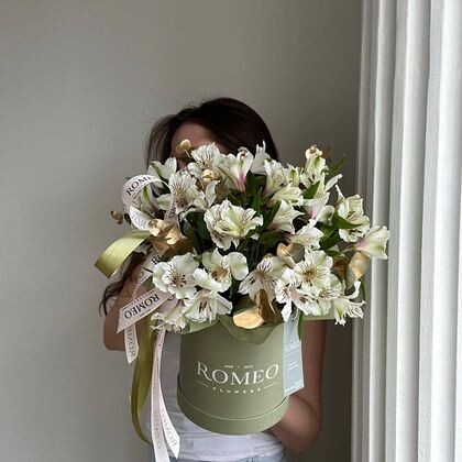 Коробка альстромерии