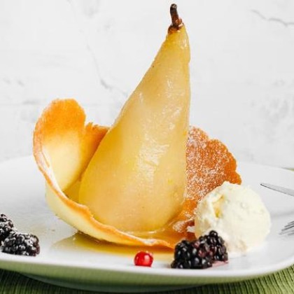 Запеченная груша с ванильным мороженым