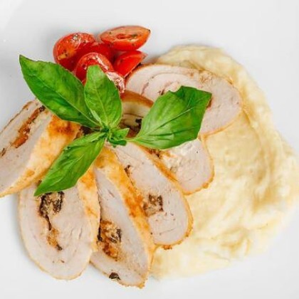 Рулет из индейки с черносливом и Филадельфией