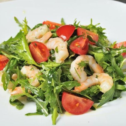 Салат с руколой и креветками