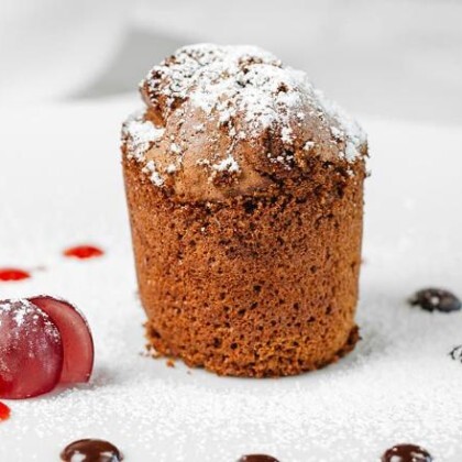 Пудинг из горького шоколада с ванильным соусом