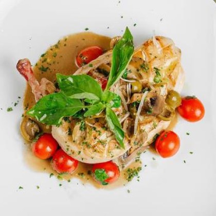 Филе курицы в грибном соусе с томатами