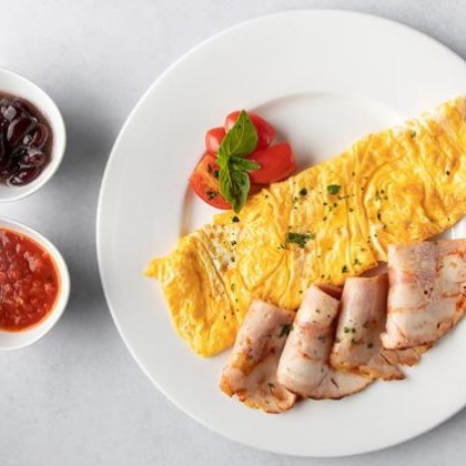Omelette with mushrooms or turkey (optional)