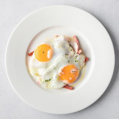 Fried eggs with sausage