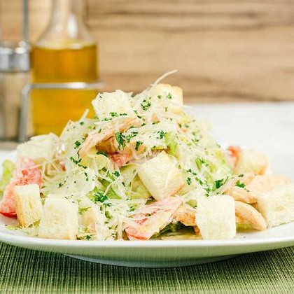 Салат «Цезарь» классический с куриной грудкой