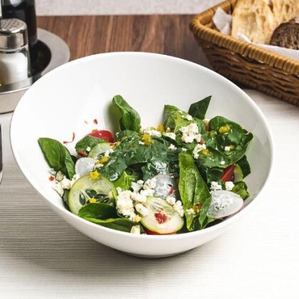 Свежий салат со шпинатом