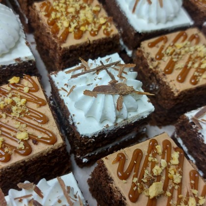 АССОРТИ МИНИАТЮРНЫХ ПИРОЖНЫХ 50 шт.