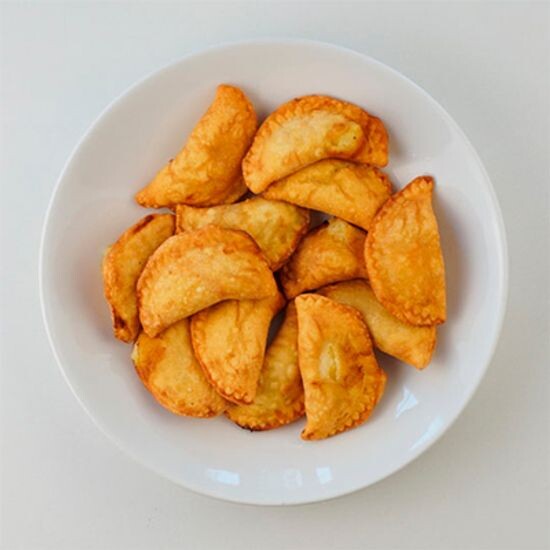 Вареники жареные с соусом