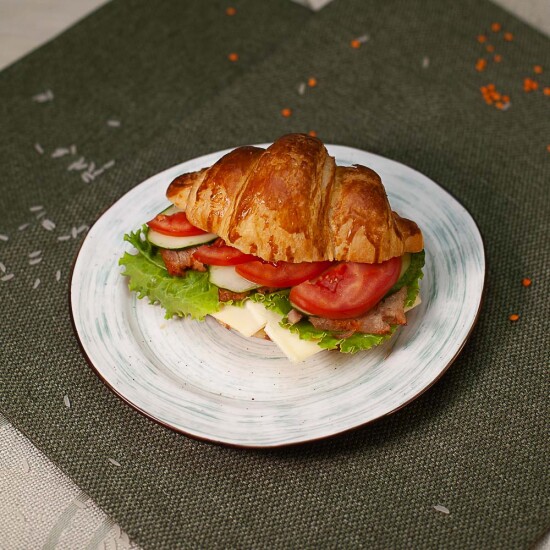 Круассан с индейкой