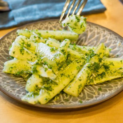 Огурчики в чесночном соусе