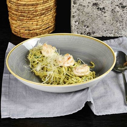 Паста с креветками и соусом песто