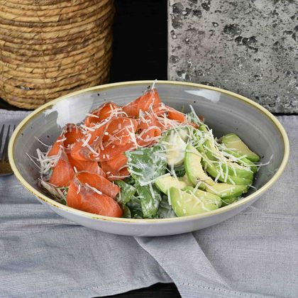 Салат с авокадо с семгой