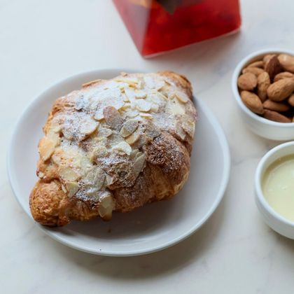 1. Круассан Миндальный
