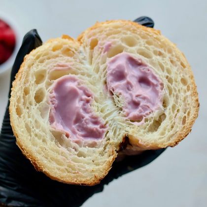 1. Круассан Заварной с Малиной