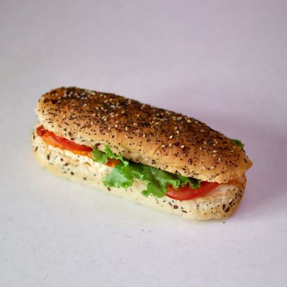 Сендвич с копченной курицей с собой