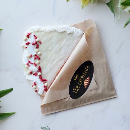 1. Флэт Круассан Малина Кокос