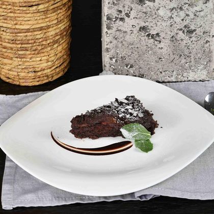 Шоколадный наполеон с вишней