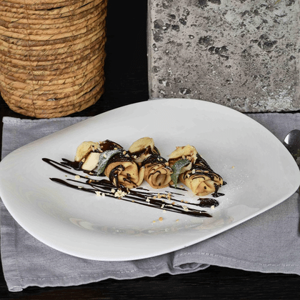 Блины с шоколадным кремом, бананом и орехами