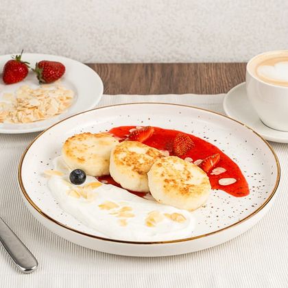 Fried cheesecakes with strawberry sauce