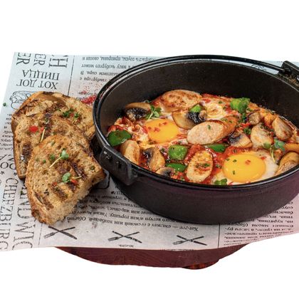 Шакшука с колбасками