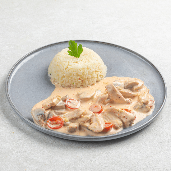 Куриная грудинка с грибами в сливочном соусе