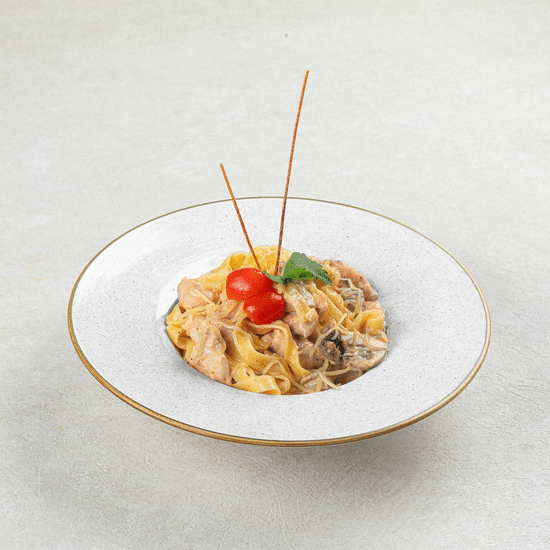 Феттучини с курицей и грибами