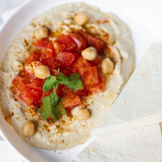 Хумус с томатами