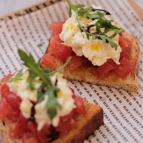 Тост Бенедикт с лососем