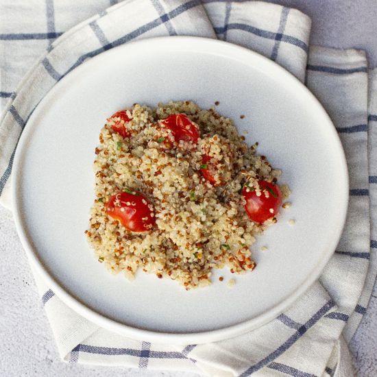 Киноа с томатами
