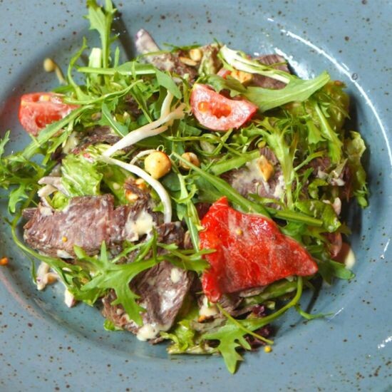 Фитнес салат с ростбифом
