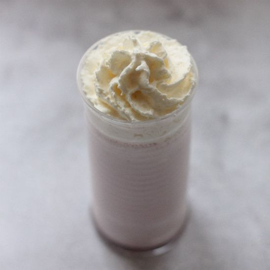 Клубничный молочный коктейль 350