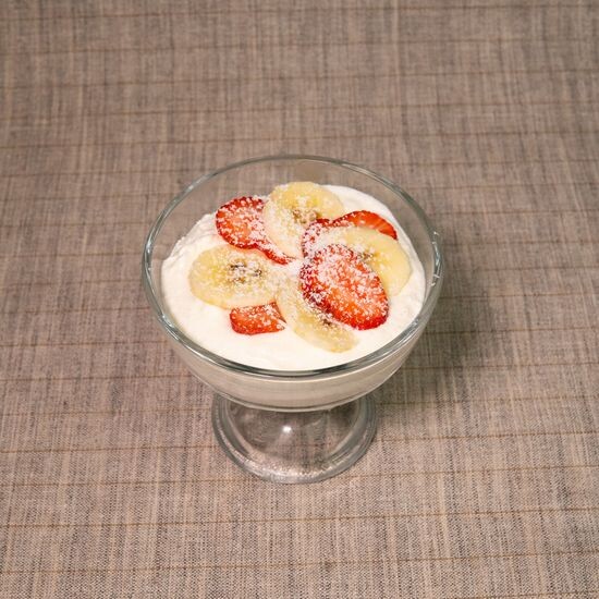 Нежный йогурт с ягодами