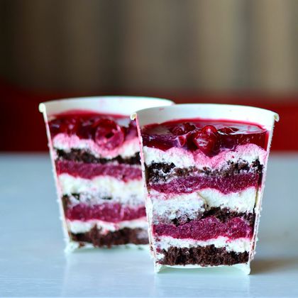 6. Десерт "Вишня в шоколаде"