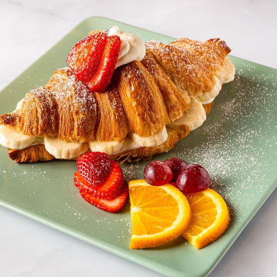 Карамельный круассан с бананом