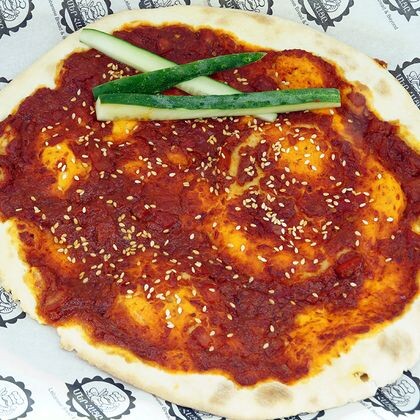 Хлеб с пастой из острого перца