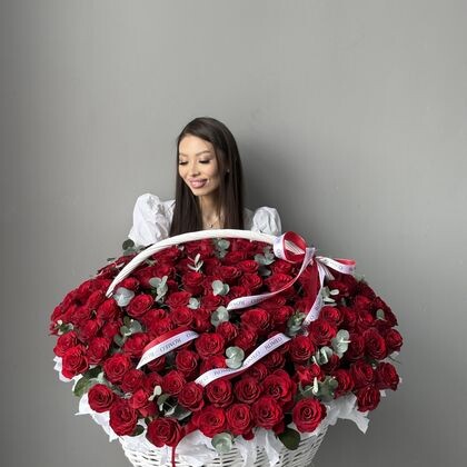 Красные розы в корзине (6.5)