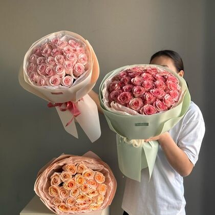 25 роз в оформлении