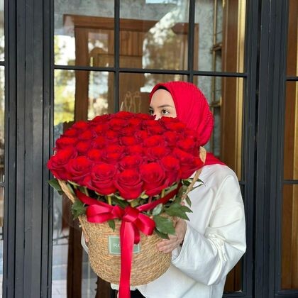 Розы в кашпо