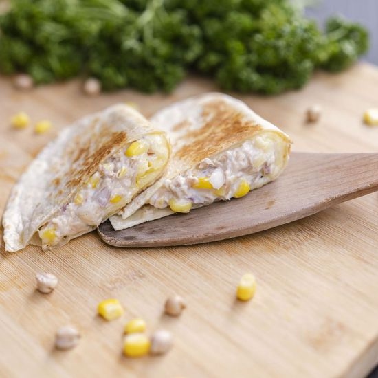 Tuna Quesadillas – 2 Pieces 🐟 • 316kcal • P18 • 155g