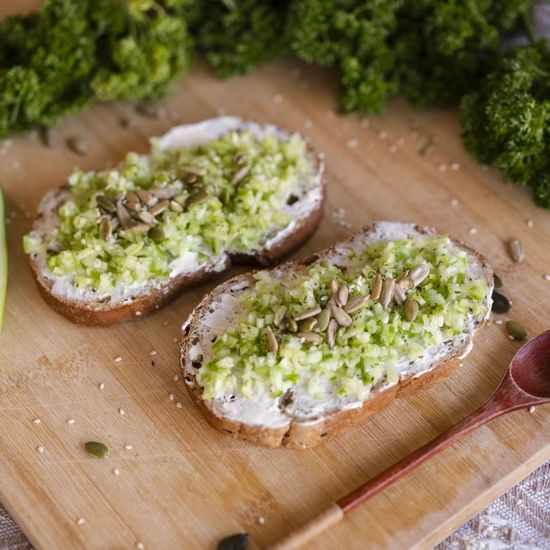 Easy Toast – 2 Pieces 🥒