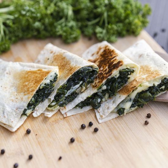 Cheese & Spinach Quesadilla – 4 Pieces 🧀