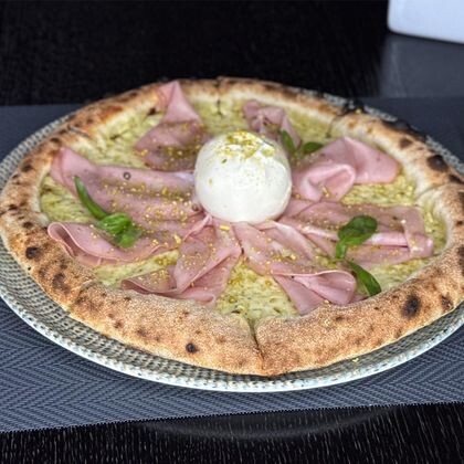 Пицца с мортаделлой