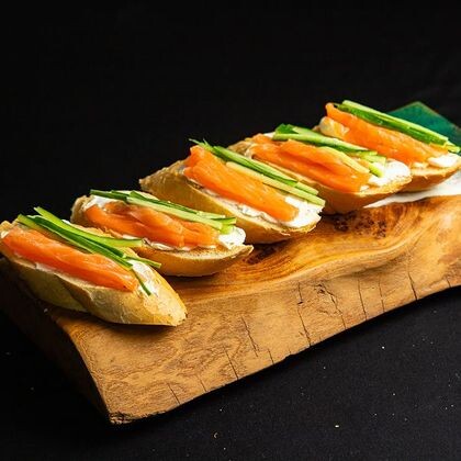 Гастробокс Брускетта с семгой 5 шт/Предзаказ