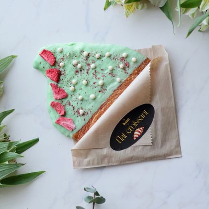 Флэт круассан малина-фисташка Bakery