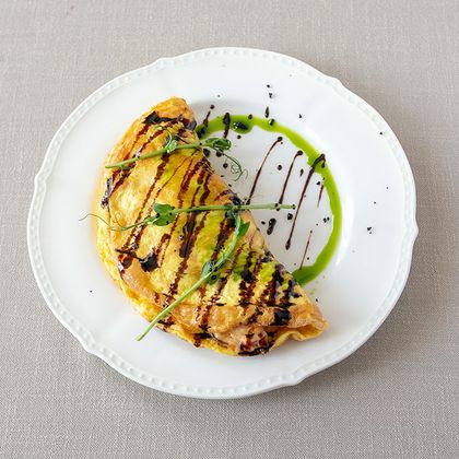 Омлет с куриной грудкой  и грибами