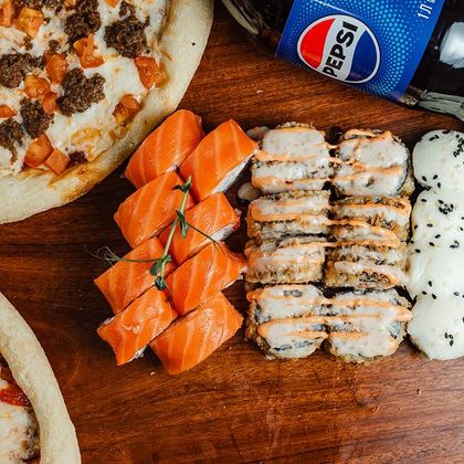 Снежный Комбо 24 шт 2 пиццы пепси 1л