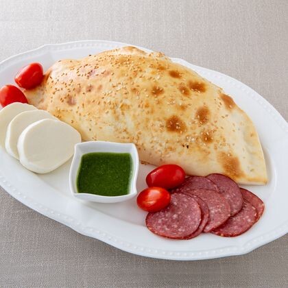 Пирог салями с песто