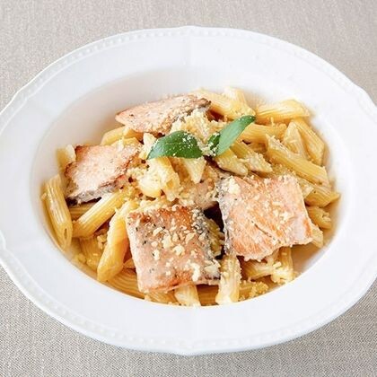 Пенне с семгой в слив.соусе